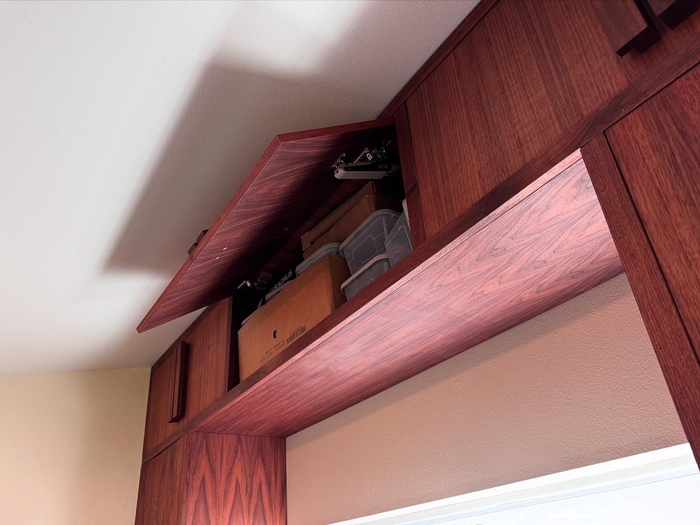 Top cabinet detail above the murphy bed